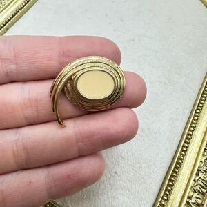 Vintage Jewelry Monet Butter Yellow swirl brooch pin gold tone